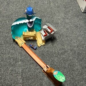 Like new! Hot Wheels shark car track with car